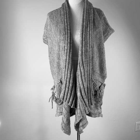 Albert Makali Open Sweater Vest - Picture 1 of 10